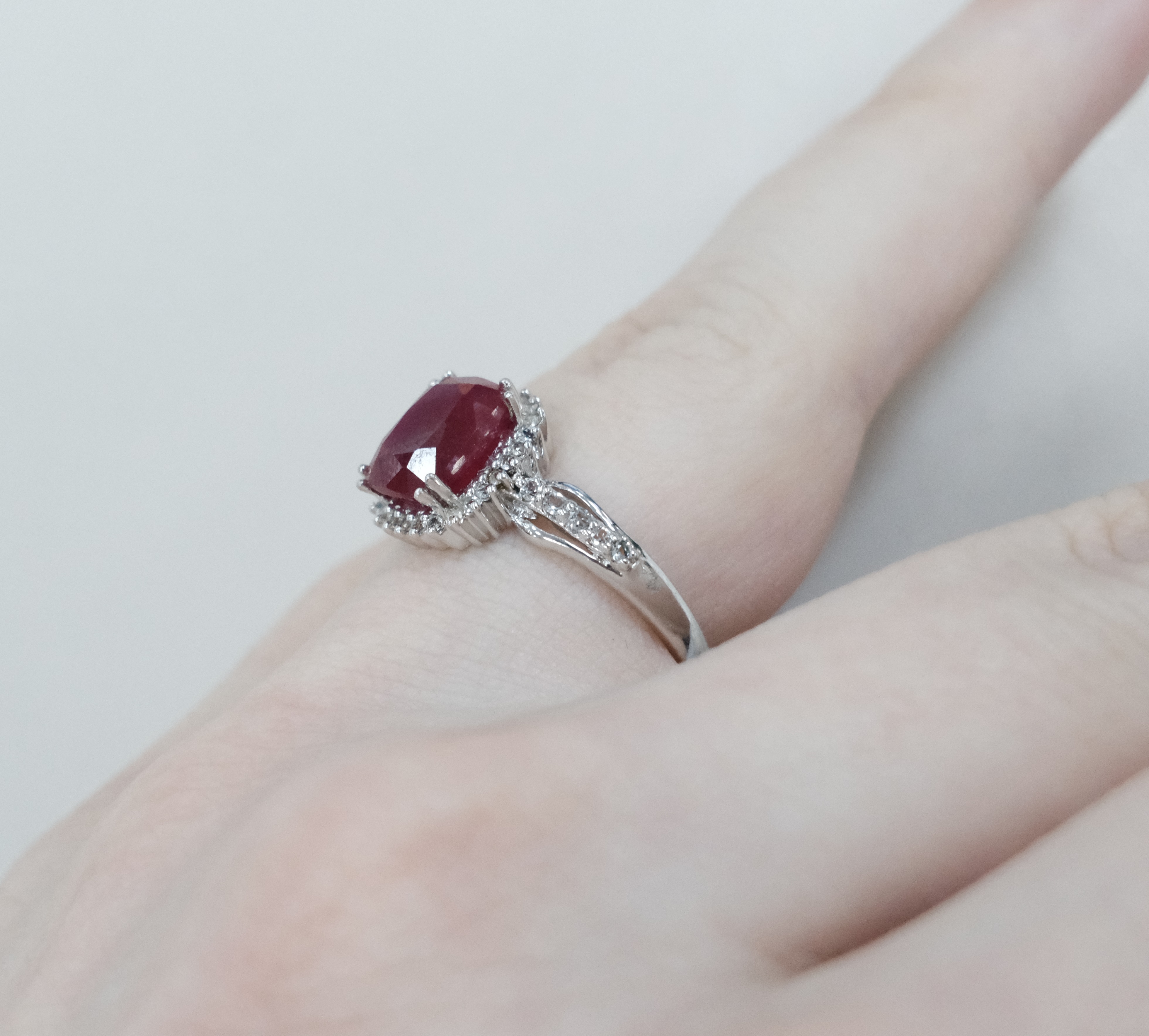 Серебряное кольцо с рубином